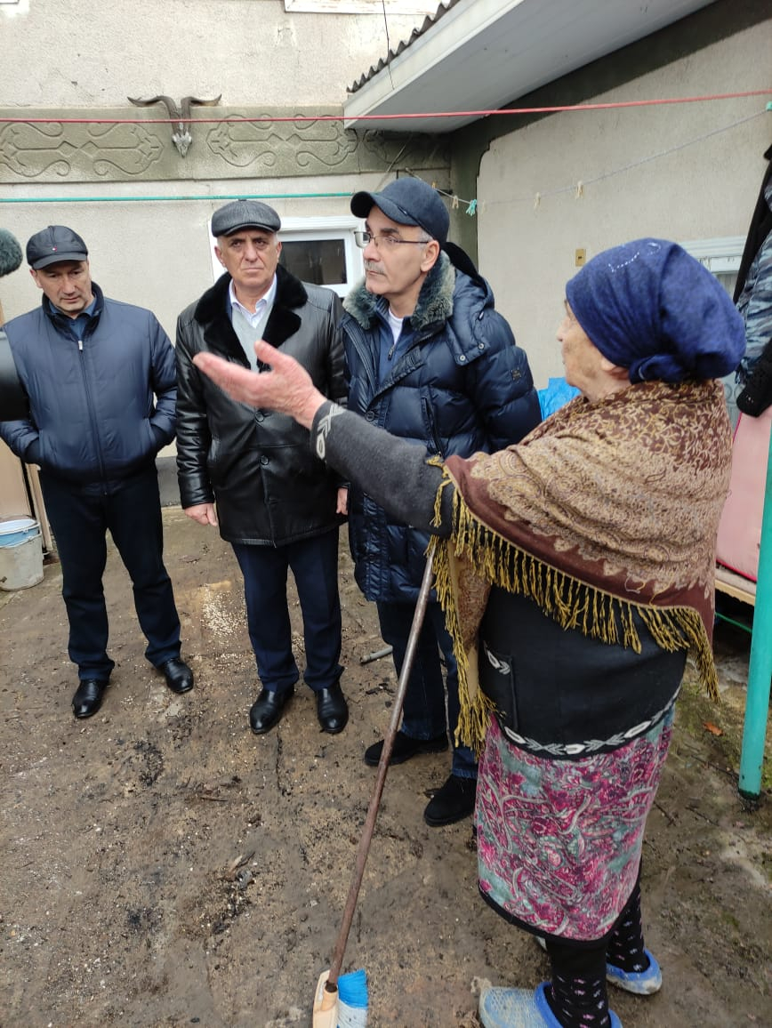 НАРИМАН АБДУЛМУТАЛИБОВ И ДАЛГАТ БАБАЕВ ПОБЫВАЛИ НА МЕСТЕ ПОЖАРА В СЕЛЕ  САИДКЕНТ — Касумкент — Администрация сельского поселения